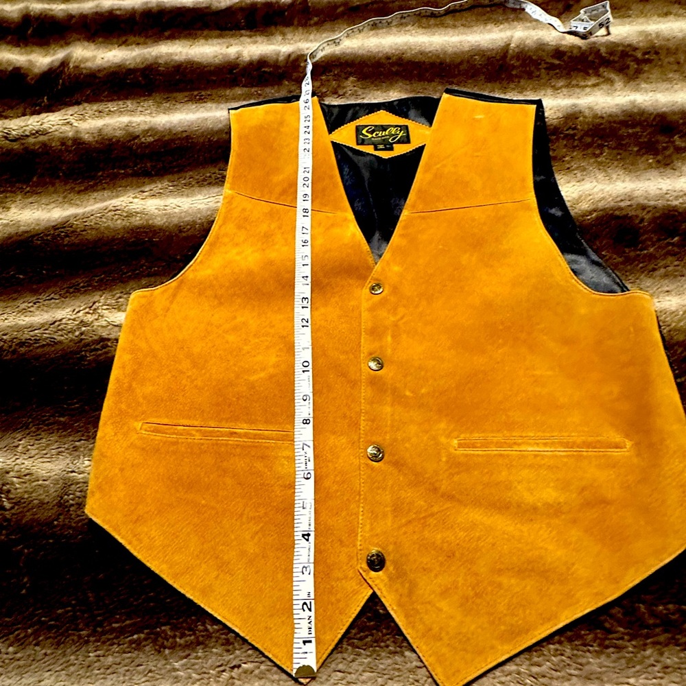 Scully leather vest, silk back. Mint condition.